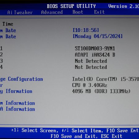 bios uefi 부팅 순서 변경하는 방법 2가지 3 전통적인 BIOS Setup Utility 화면으로, 파란색 배경과 흰색 글자가 표시되어 있으며 상단에는 Main, Advanced, Boot, Exit 메뉴가 보이고, 시스템 시간, 날짜, CPU 정보와 메모리 용량이 나타나 있다.